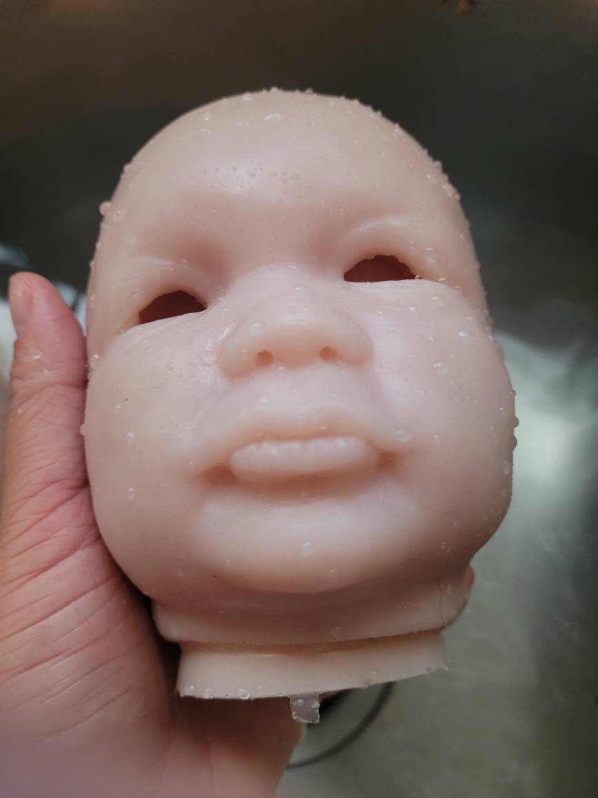 Silicone baby head for cuddle baby open eyes Donna kohn