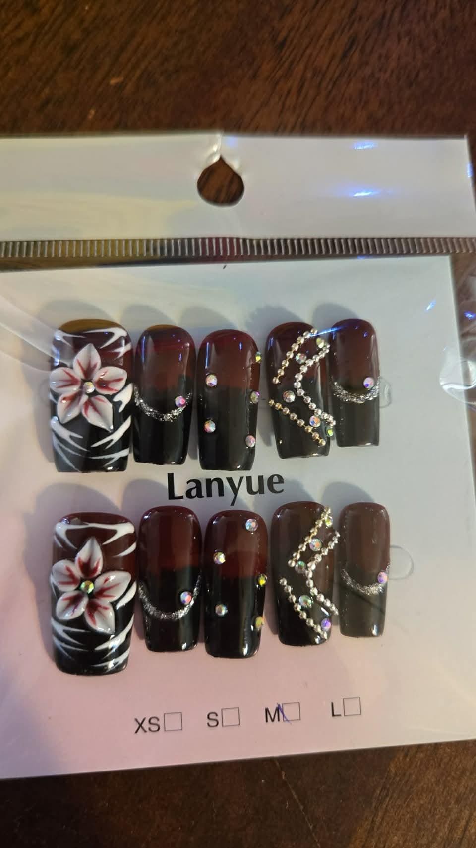 Press on nails size medium